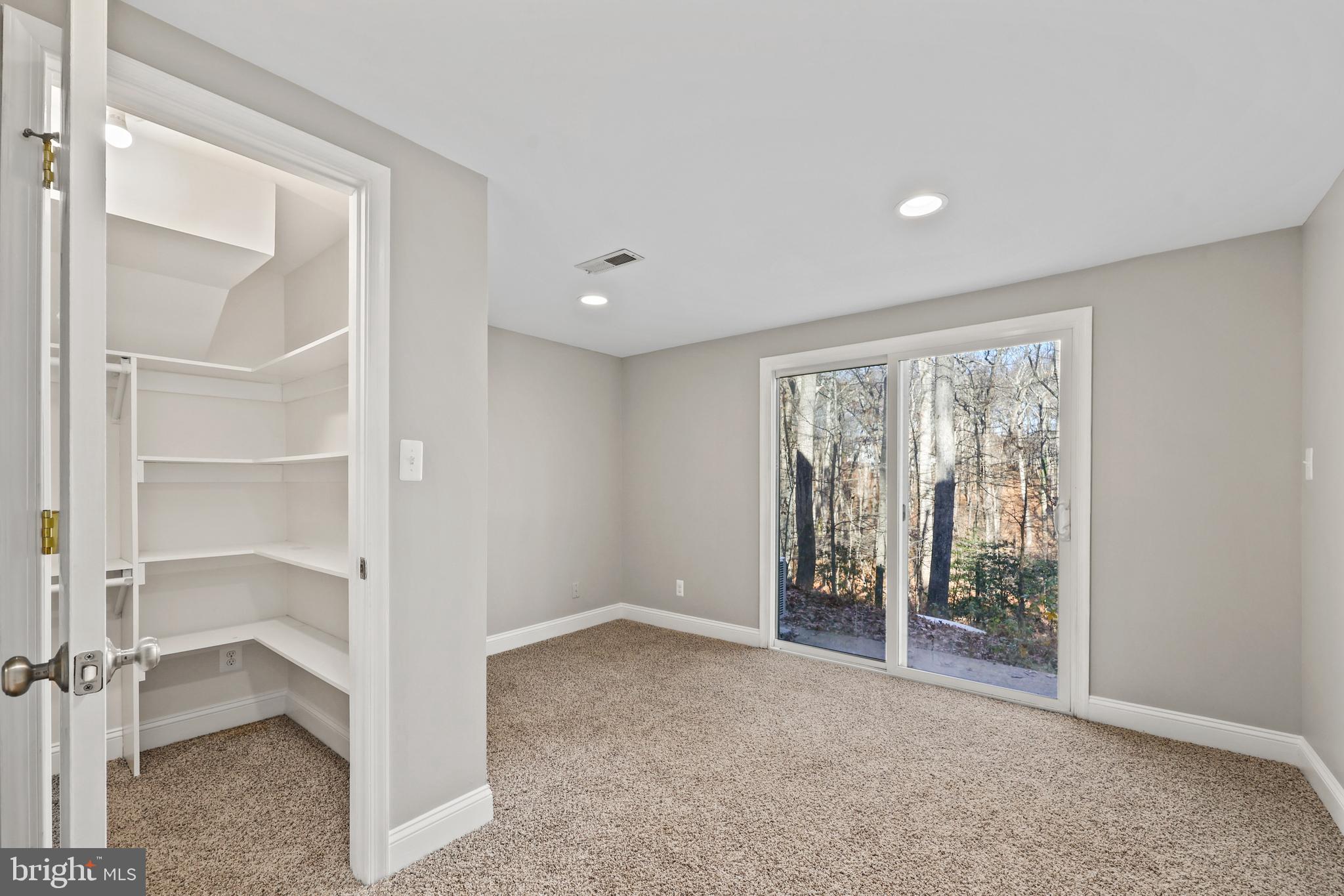 10450 Hunter View Road Vienna, VA 22181 - Photo 47 of 73 Gallery Image 47