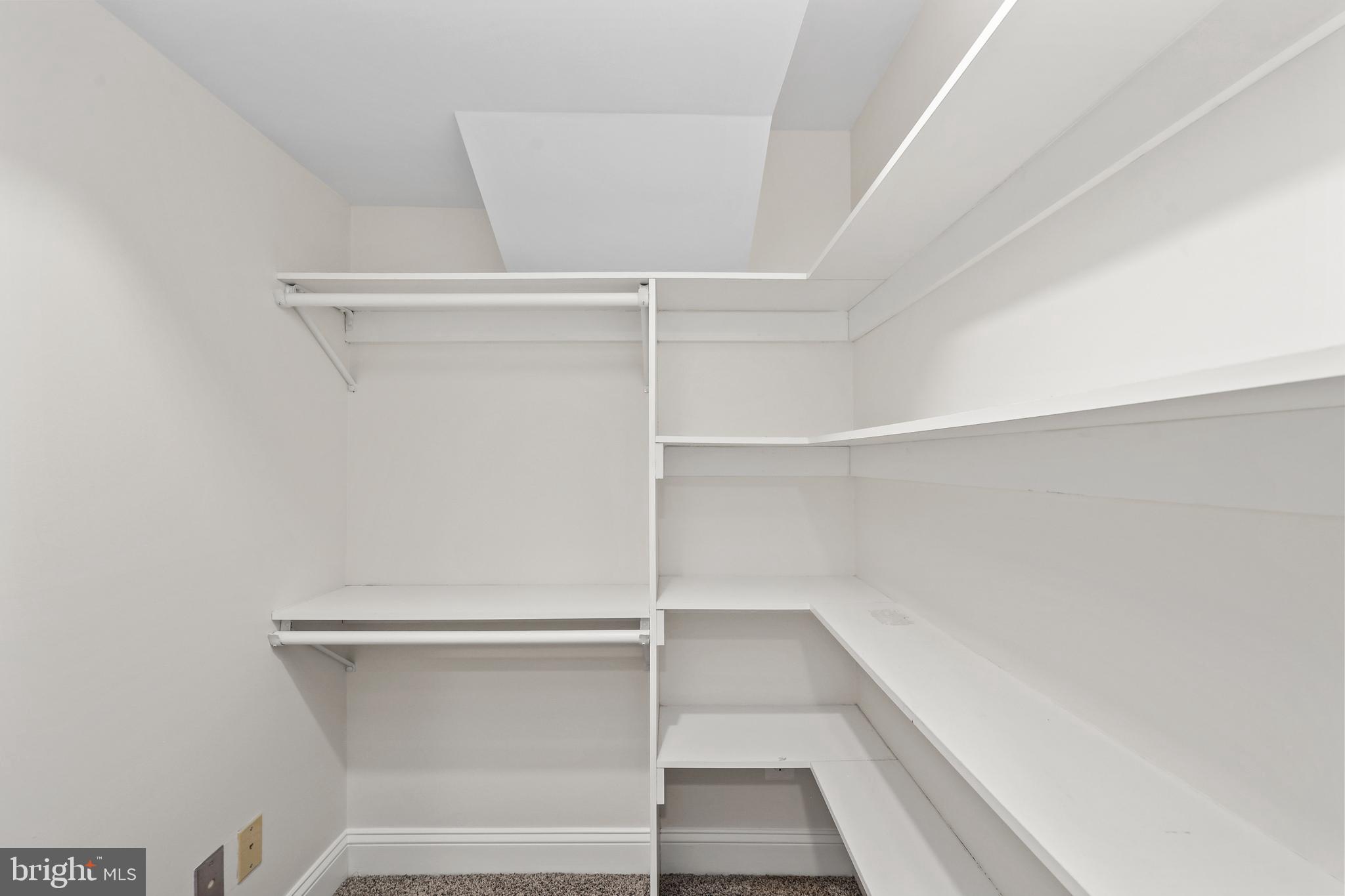 10450 Hunter View Road Vienna, VA 22181 - Photo 49 of 73 Gallery Image 49