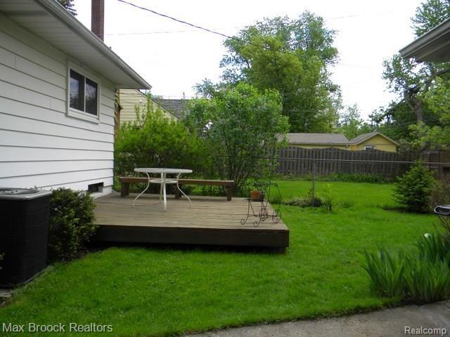 971 Cambridge Road Berkley, MI 48072 - Photo 14 of 16 DECK FOR SUMMER FUN!