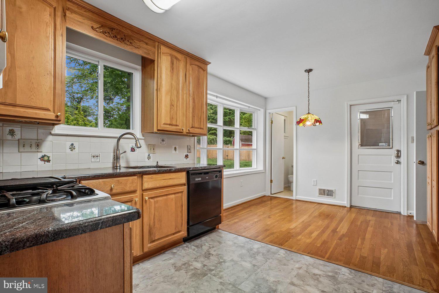 8933 Burke Lake Road Springfield, VA 22151 - Photo 19 of 47 Large Eat-in Area
