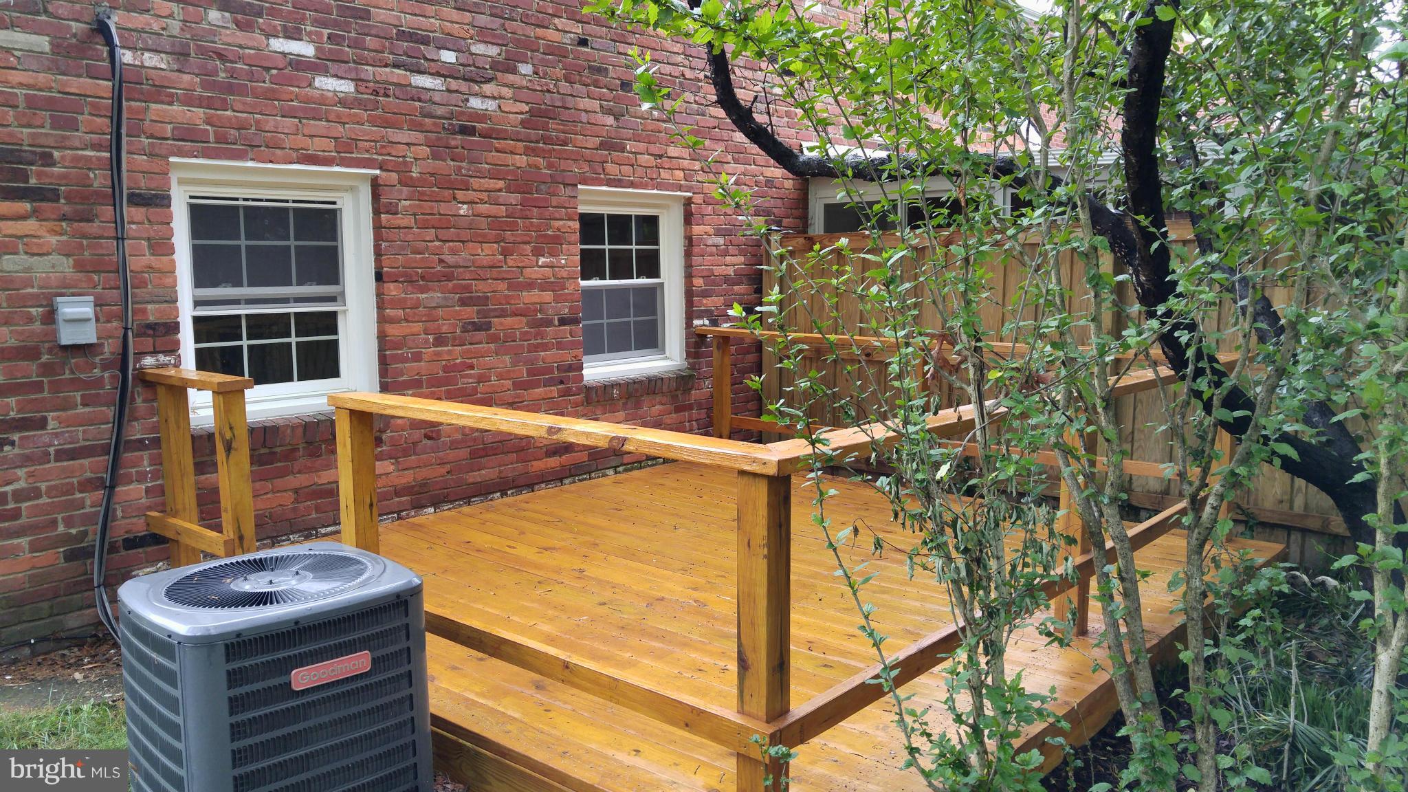 706 West Glebe Road Alexandria, VA 22305 - Photo 3 of 12 Exterior (Rear)