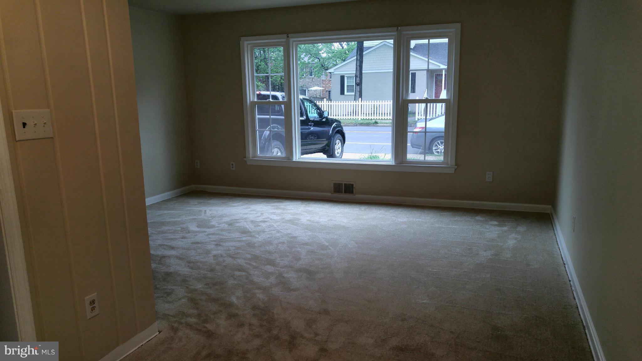 706 West Glebe Road Alexandria, VA 22305 - Photo 5 of 12 Living Room