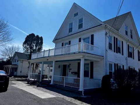 $2,000 | 51 Beach Street, Unit 2R, Westerly, RI 02891