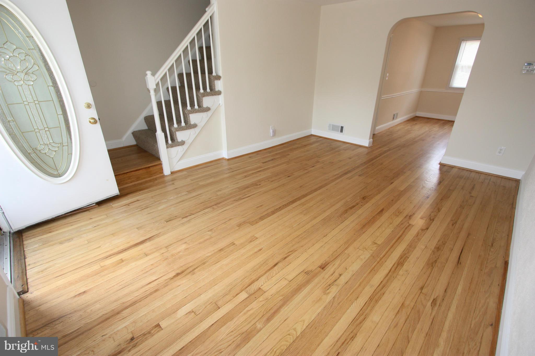 1018 Wedgewood Road Baltimore, MD 21229 - Photo 14 of 30 LIVING ROOM ... NOTICE THE HARDWOOD FLOORS!