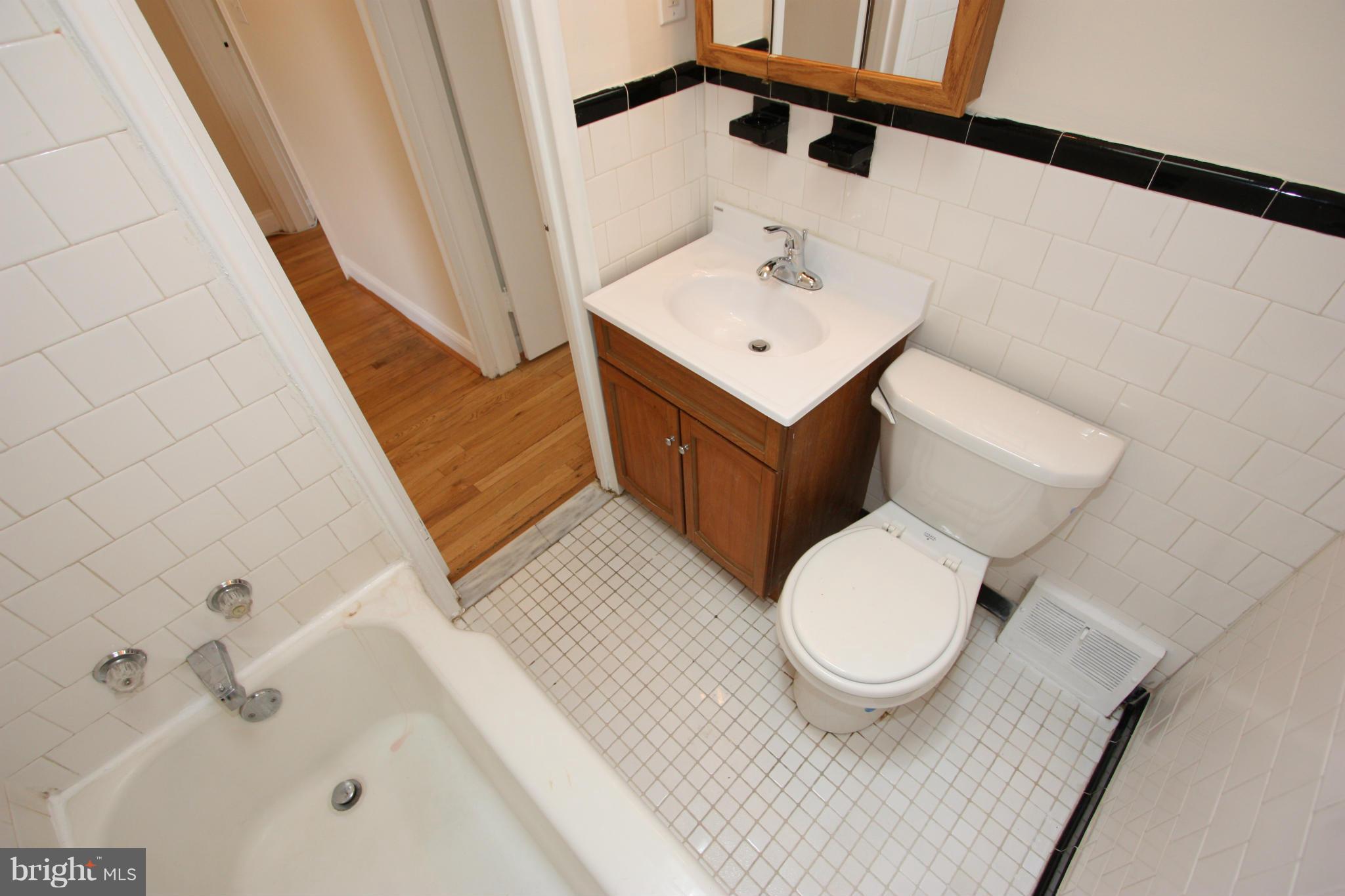 1018 Wedgewood Road Baltimore, MD 21229 - Photo 20 of 30 BATH