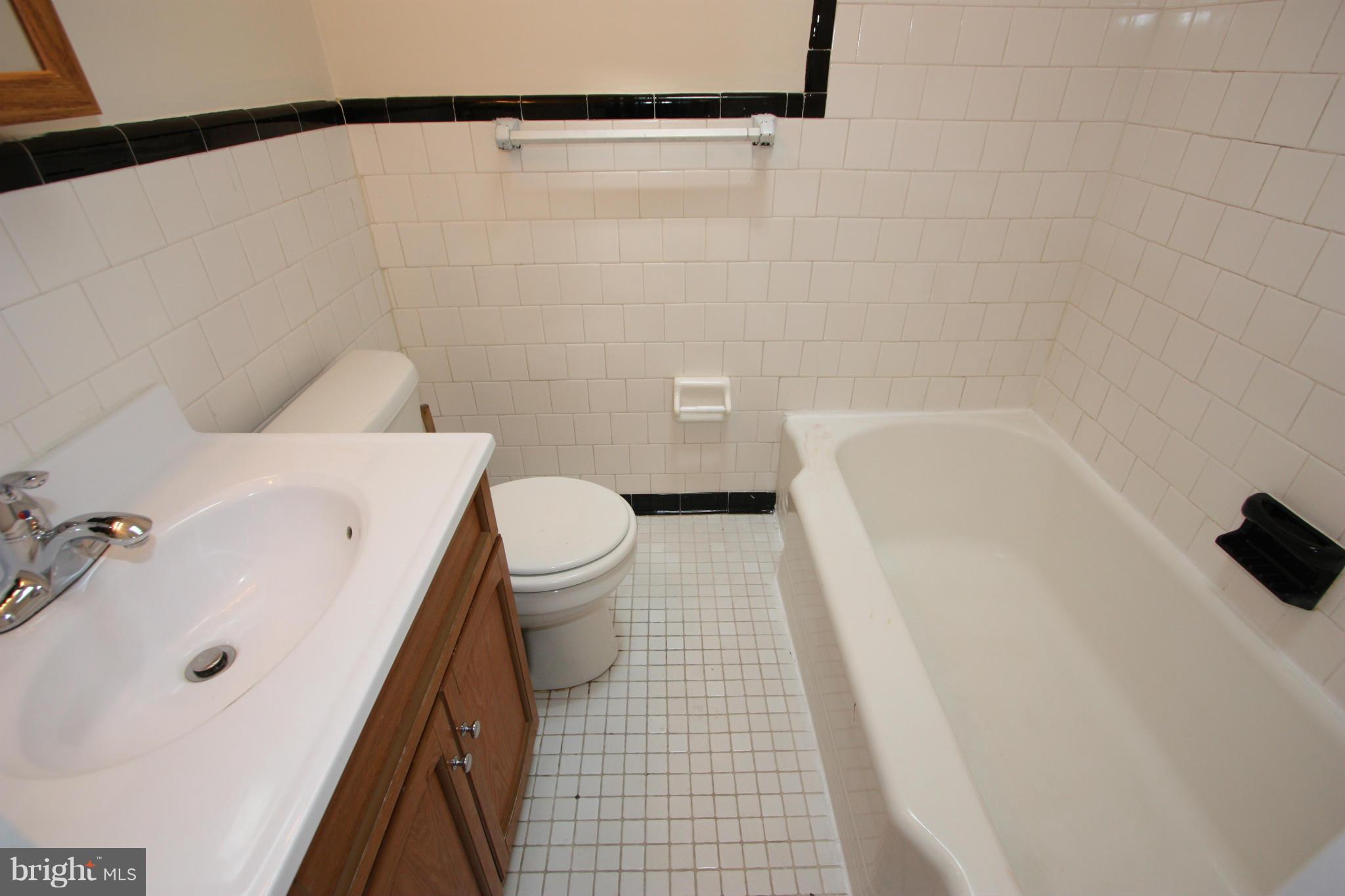 1018 Wedgewood Road Baltimore, MD 21229 - Photo 21 of 30 BATH