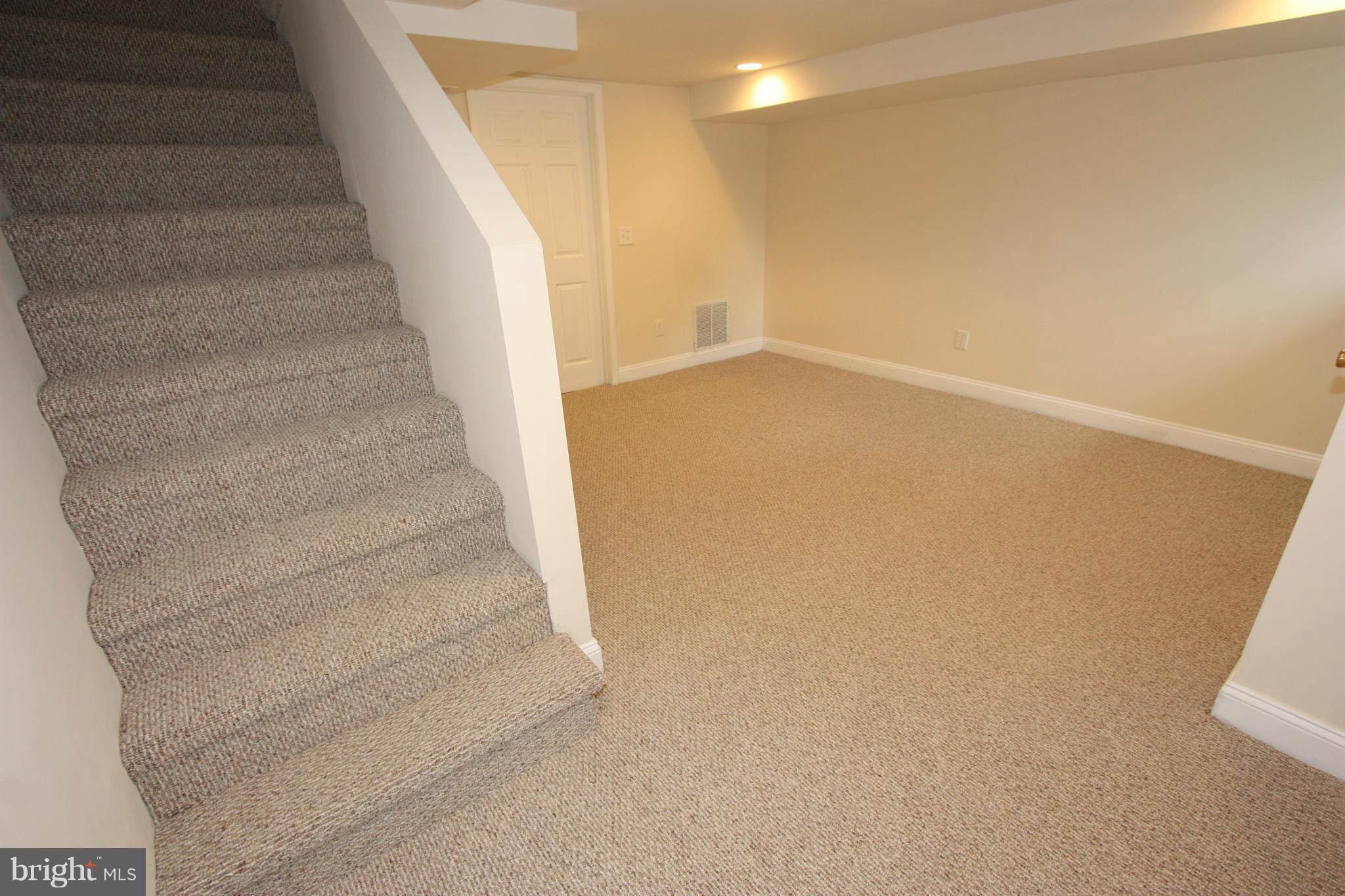 1018 Wedgewood Road Baltimore, MD 21229 - Photo 25 of 30 FAMILY ROOM ... FULLY CARPETED