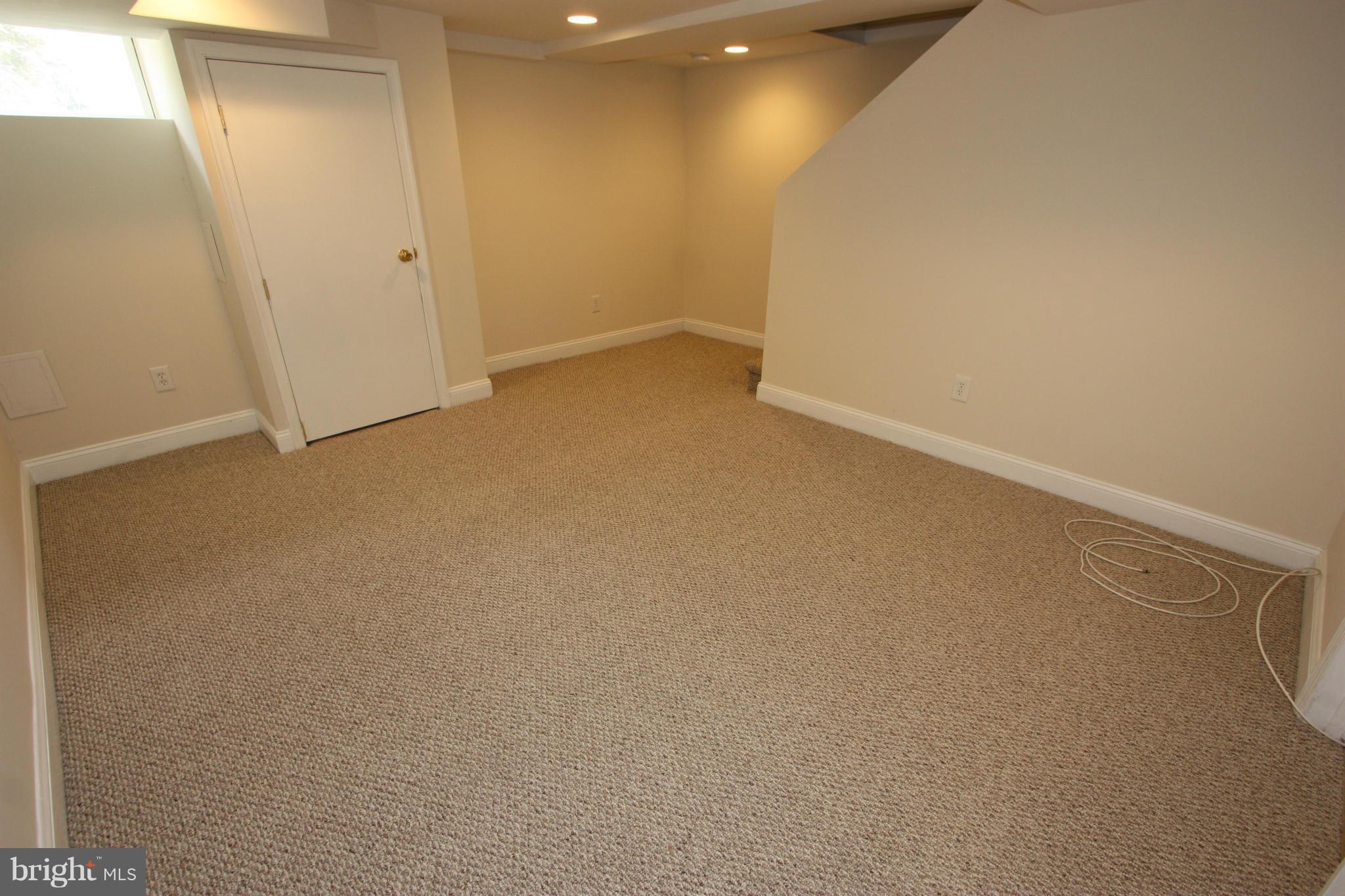 1018 Wedgewood Road Baltimore, MD 21229 - Photo 26 of 30 ENTERTAIN / EXERCISE / RELAX IN THE FAMILY ROOM