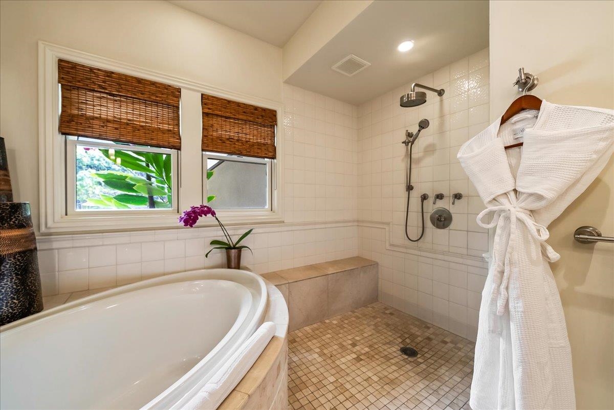 21 Kiloa Street, Unit 4 Kihei, HI 96753 - Photo 32 of 50 a bathroom with a tub sink and a window