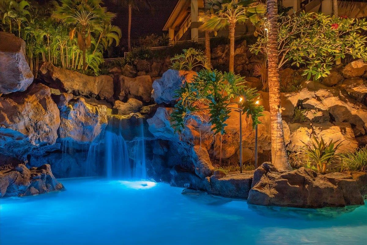 21 Kiloa Street, Unit 4 Kihei, HI 96753 - Photo 48 of 50 a backyard of a house with lots of green space