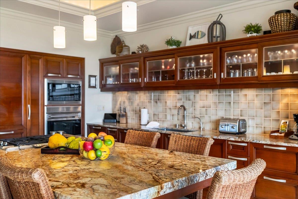21 Kiloa Street, Unit 4 Kihei, HI 96753 - Photo 9 of 50 a view of a dining room with furniture