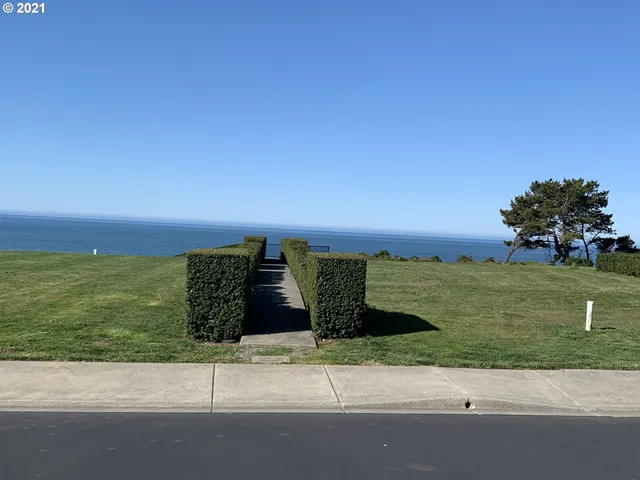 $250,000 | 97972 Sea Breeze Way, Unit 18, Brookings, OR 97415