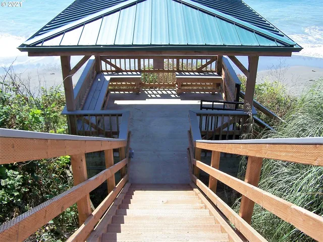 $250,000 | 97972 Sea Breeze Way, Unit 18, Brookings, OR 97415