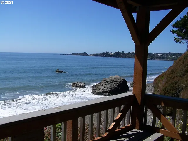 $250,000 | 97972 Sea Breeze Way, Unit 18, Brookings, OR 97415