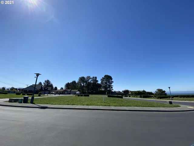 $250,000 | 97972 Sea Breeze Way, Unit 18, Brookings, OR 97415