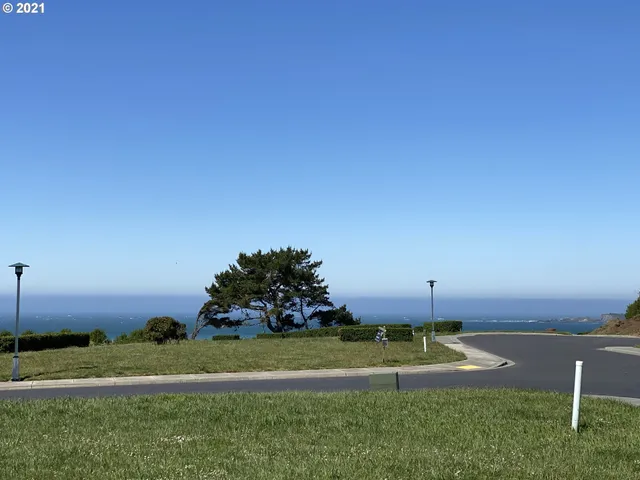 $250,000 | 97972 Sea Breeze Way, Unit 18, Brookings, OR 97415