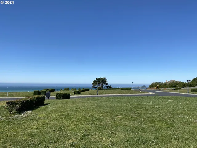 $250,000 | 97972 Sea Breeze Way, Unit 18, Brookings, OR 97415