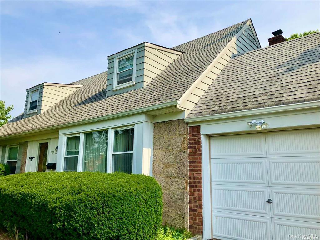 267 Haypath Road Old Bethpage, NY 11804 - Photo 15 of 22
