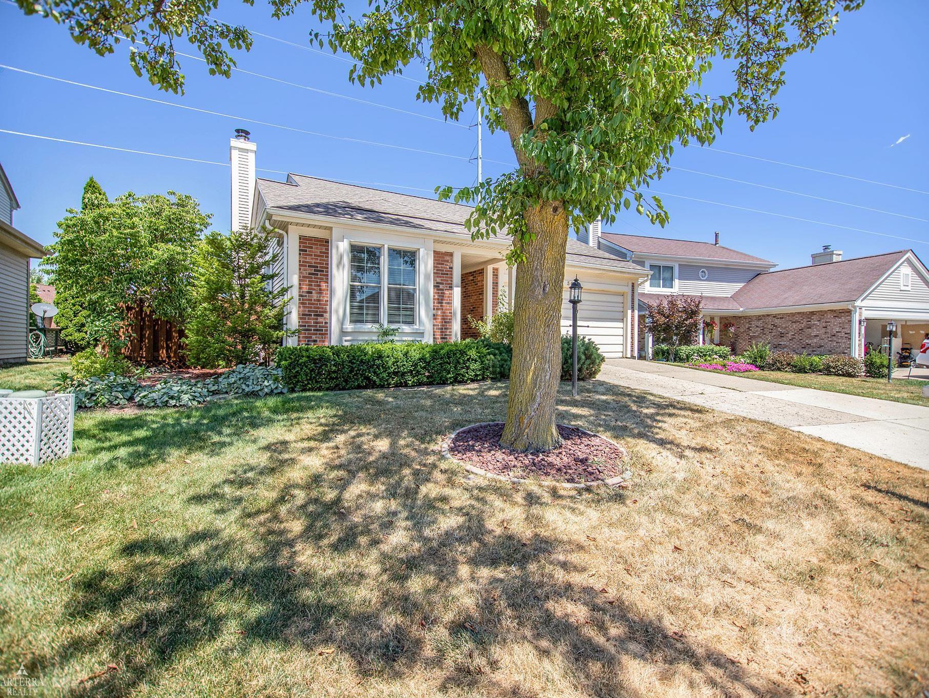 368 Huntington Court Rochester, MI 48307 - Photo 2 of 36 50085185-1.JPG