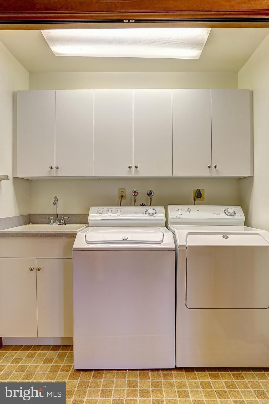 8678 Reservoir Road Fulton, MD 20759 - Photo 13 of 51 Main Level Laundry