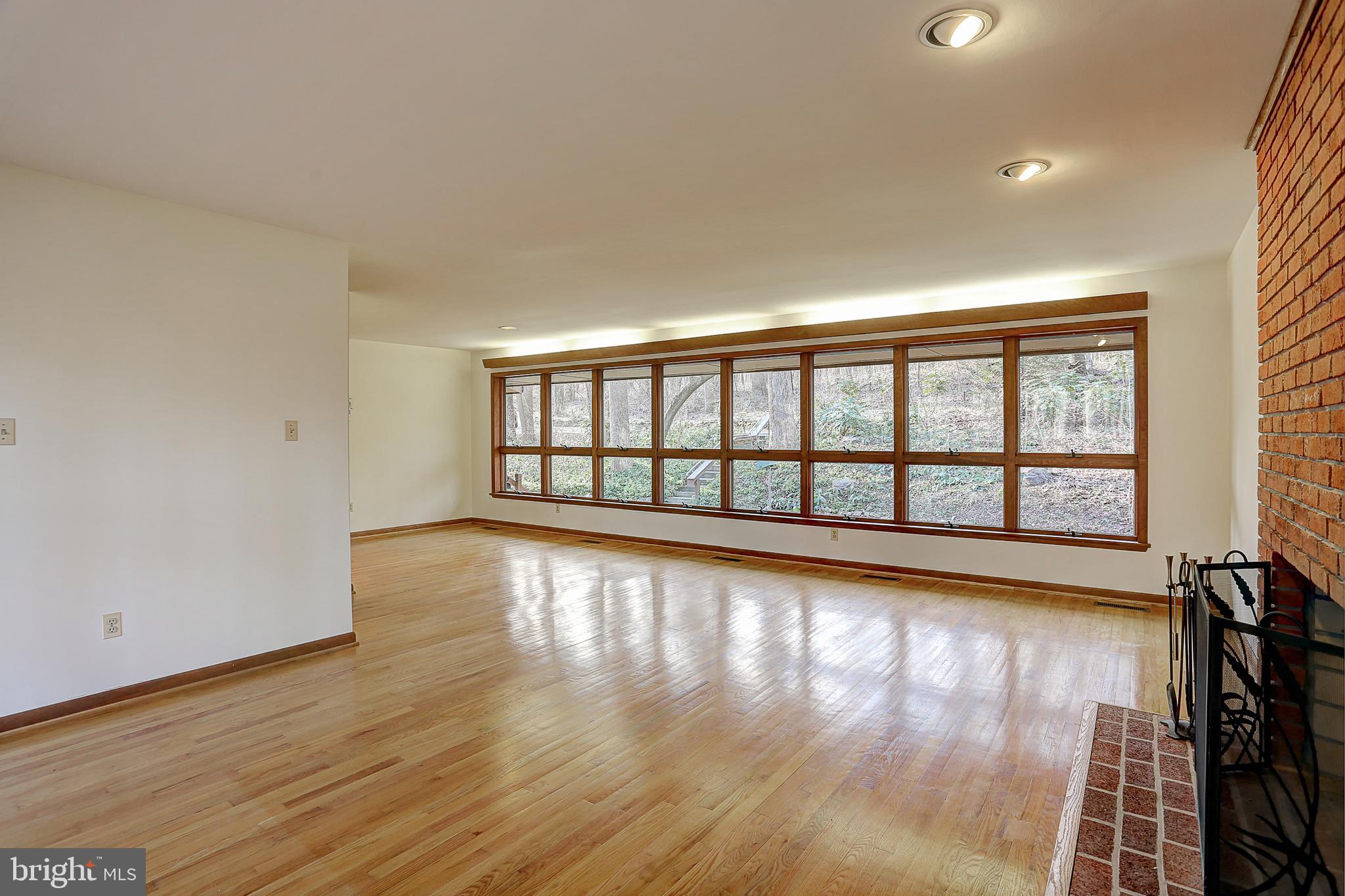 8678 Reservoir Road Fulton, MD 20759 - Photo 5 of 51 Living Room/Dining Room