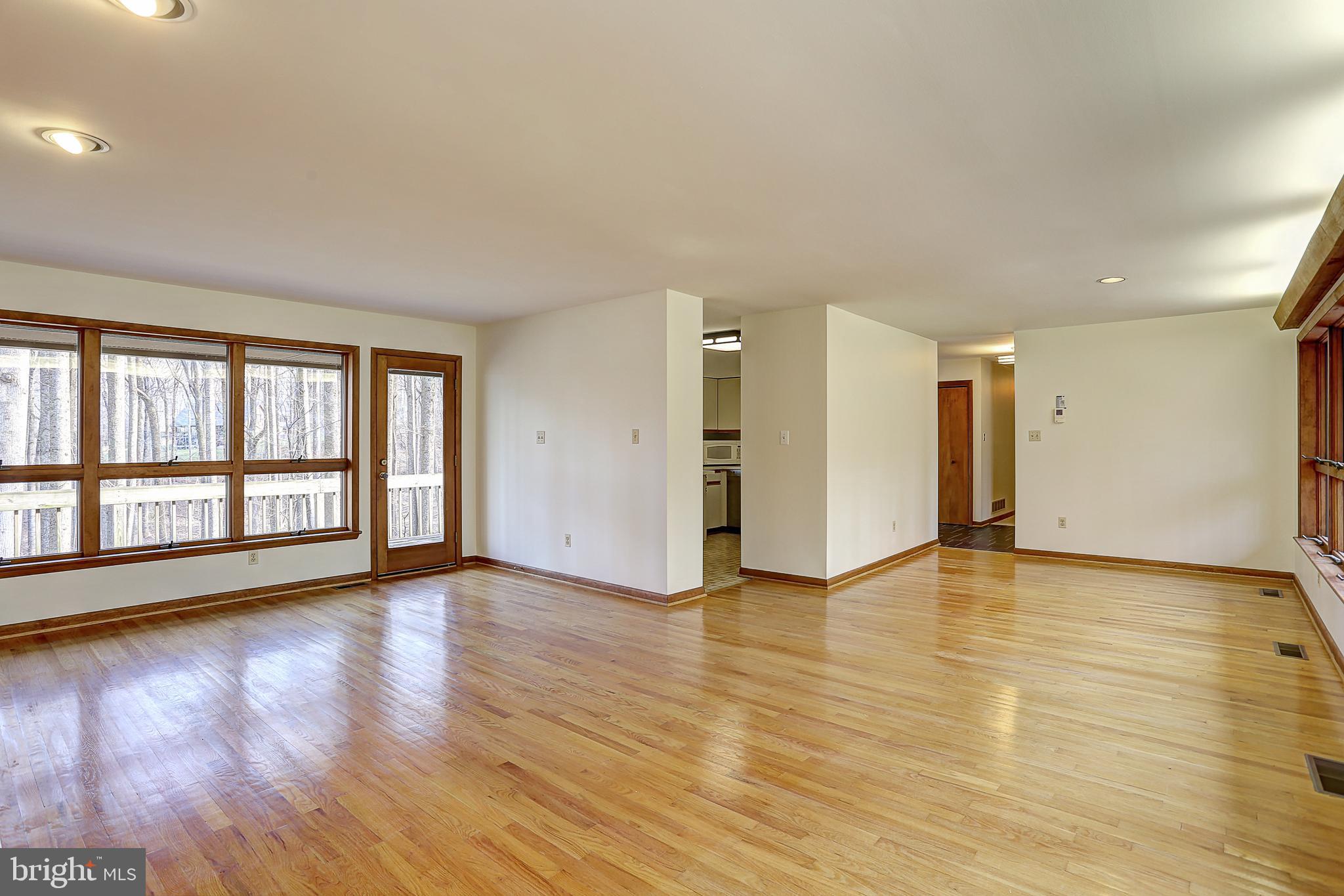8678 Reservoir Road Fulton, MD 20759 - Photo 6 of 51 Living Room/Dining Room