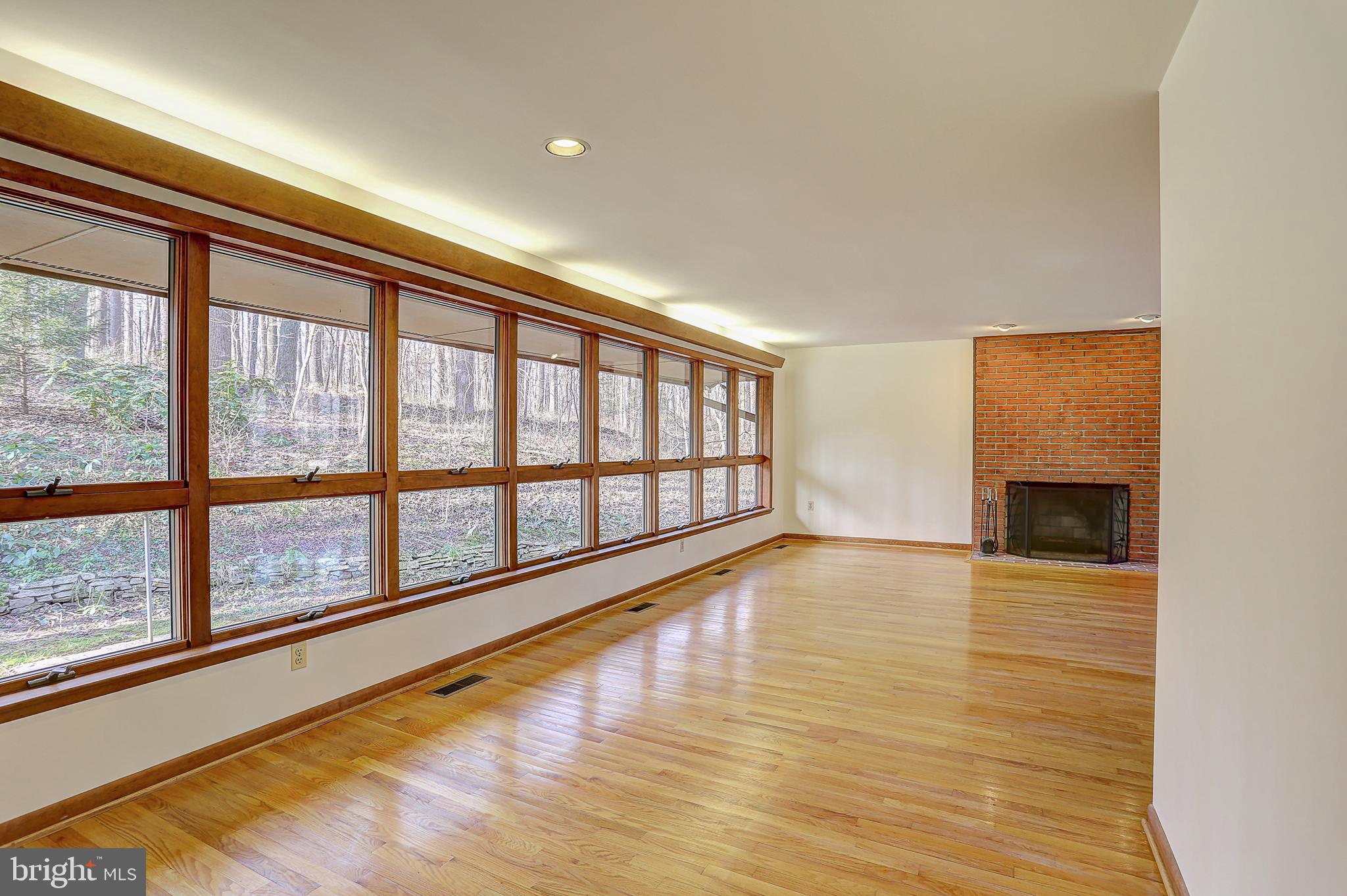 8678 Reservoir Road Fulton, MD 20759 - Photo 7 of 51 Dining Room/Living Room