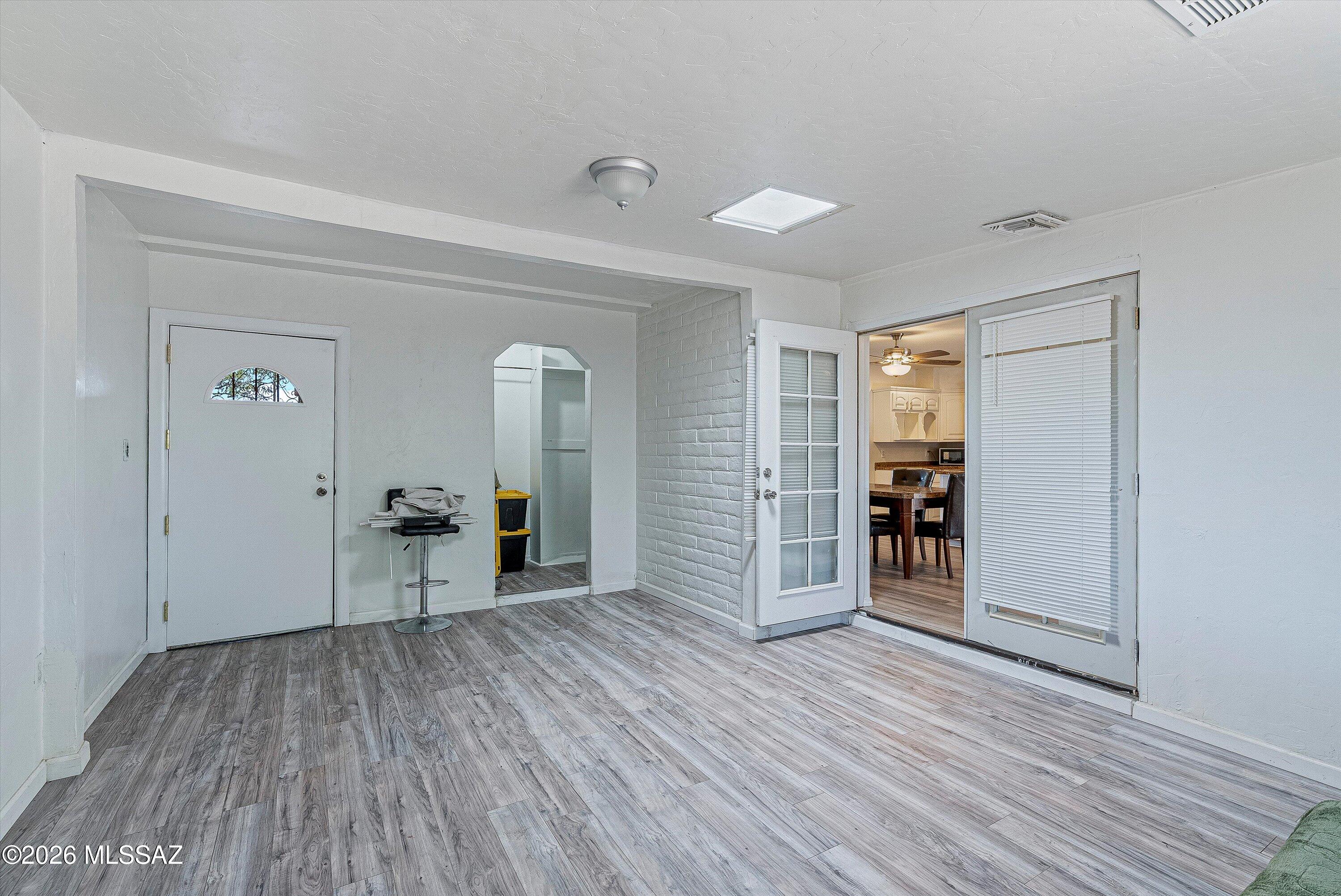 236 West Bilby Road Tucson, AZ 85706 - Photo 13 of 26 12-Family Room