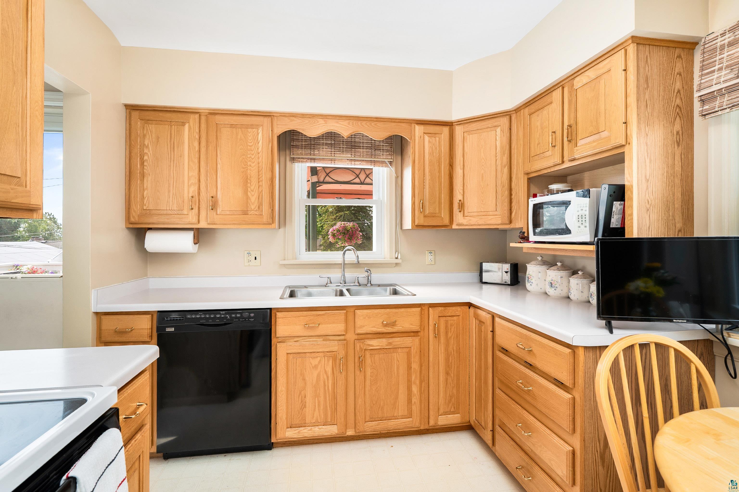 5306 Oneida Street Duluth, MN 55804 - Photo 11 of 47