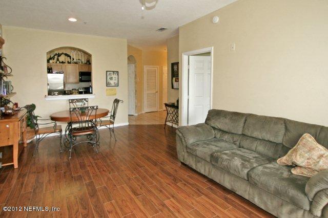10550 Baymeadows Road, Unit 721 Jacksonville, FL 32256 - Photo 6 of 21 Living Area