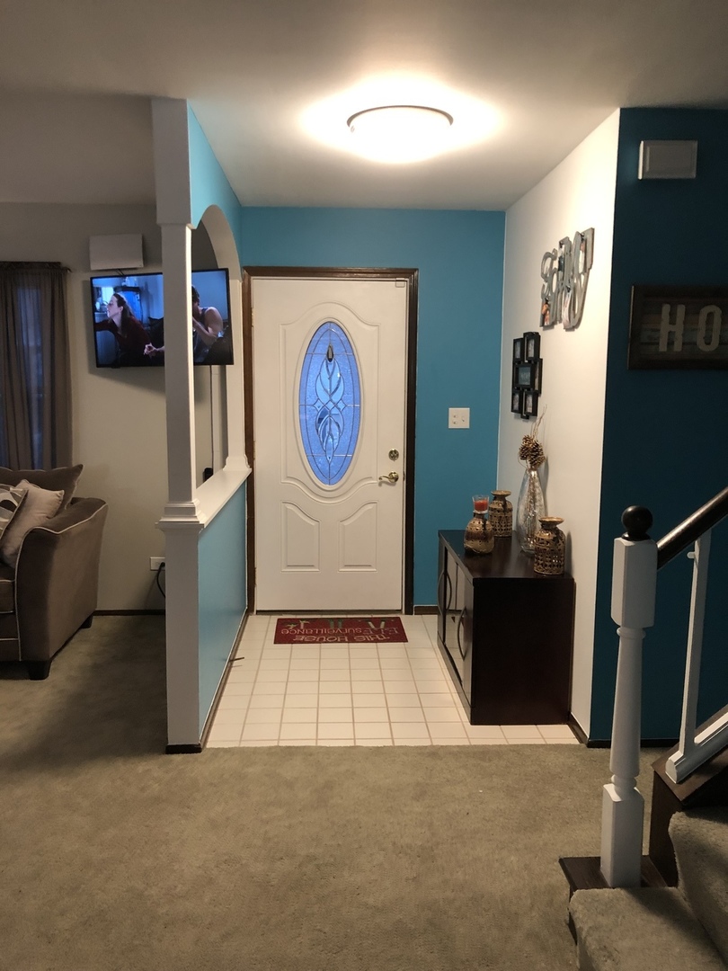 389 Hilton Drive Glendale Heights, IL 60139 - Photo 3 of 27