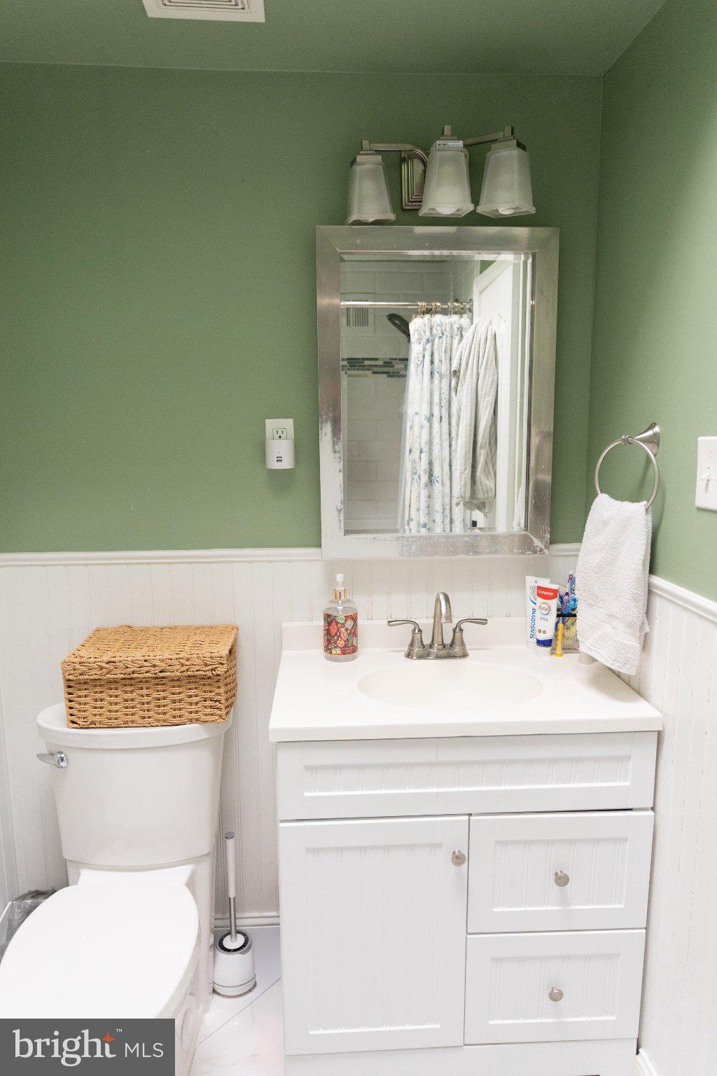 12626 Chilton Road Philadelphia, PA 19154 - Photo 20 of 43 Charming green-hued bathroom retreat.
