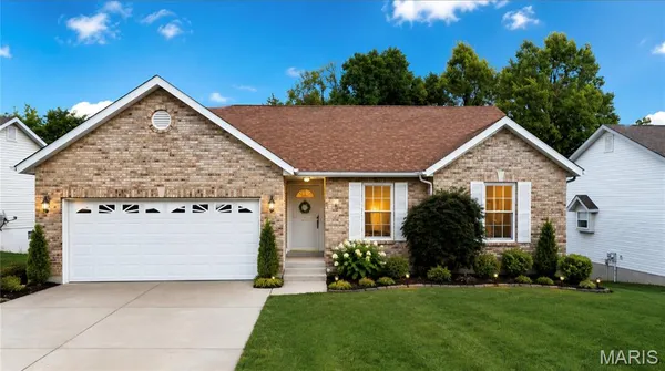 $319,500 | 123 Williamsburg Drive, Crystal City, MO 63019