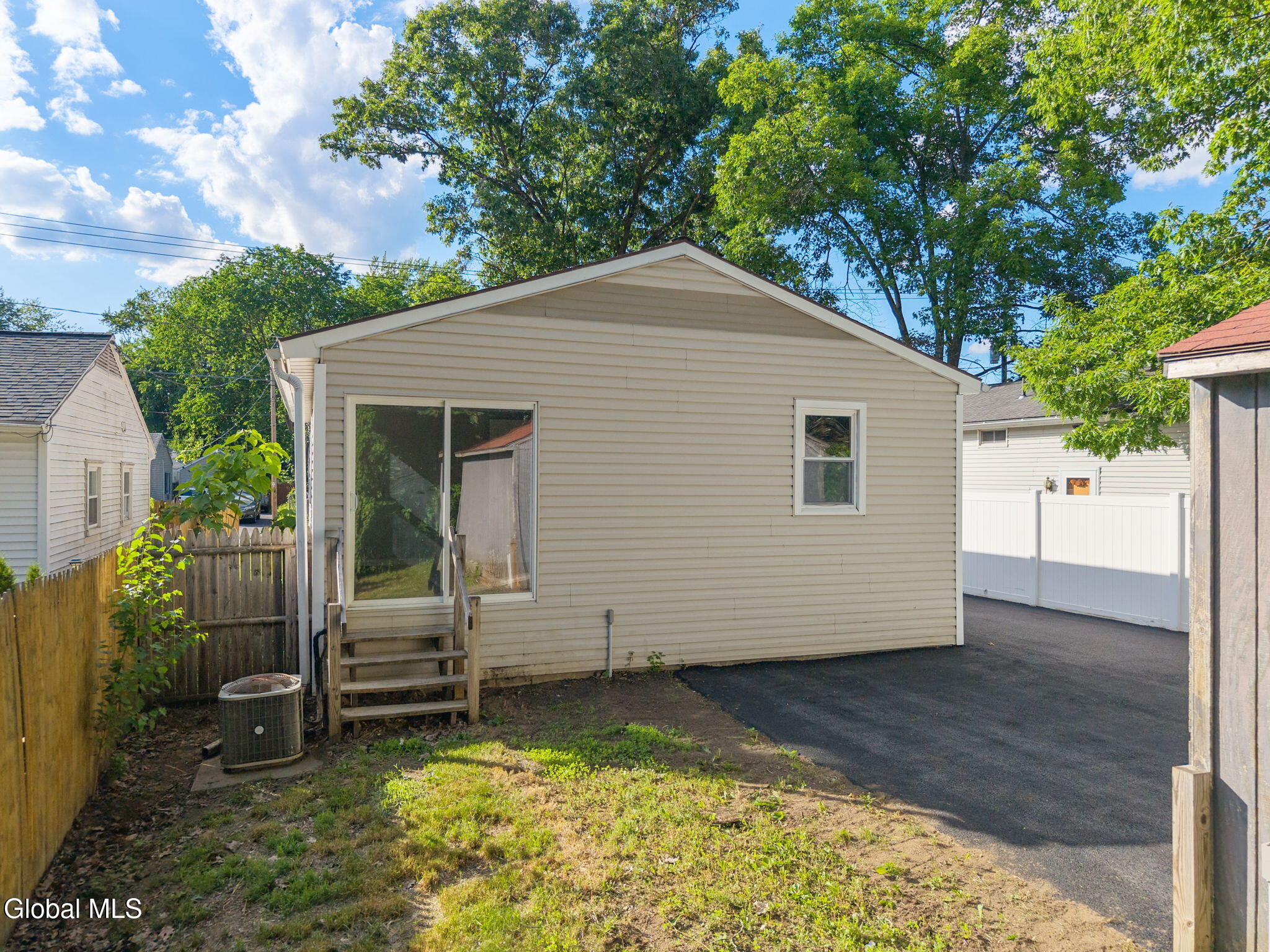 420 Chiswell Road Schenectady, NY 12304 - Photo 29 of 34 29-420ChiswellSt_29