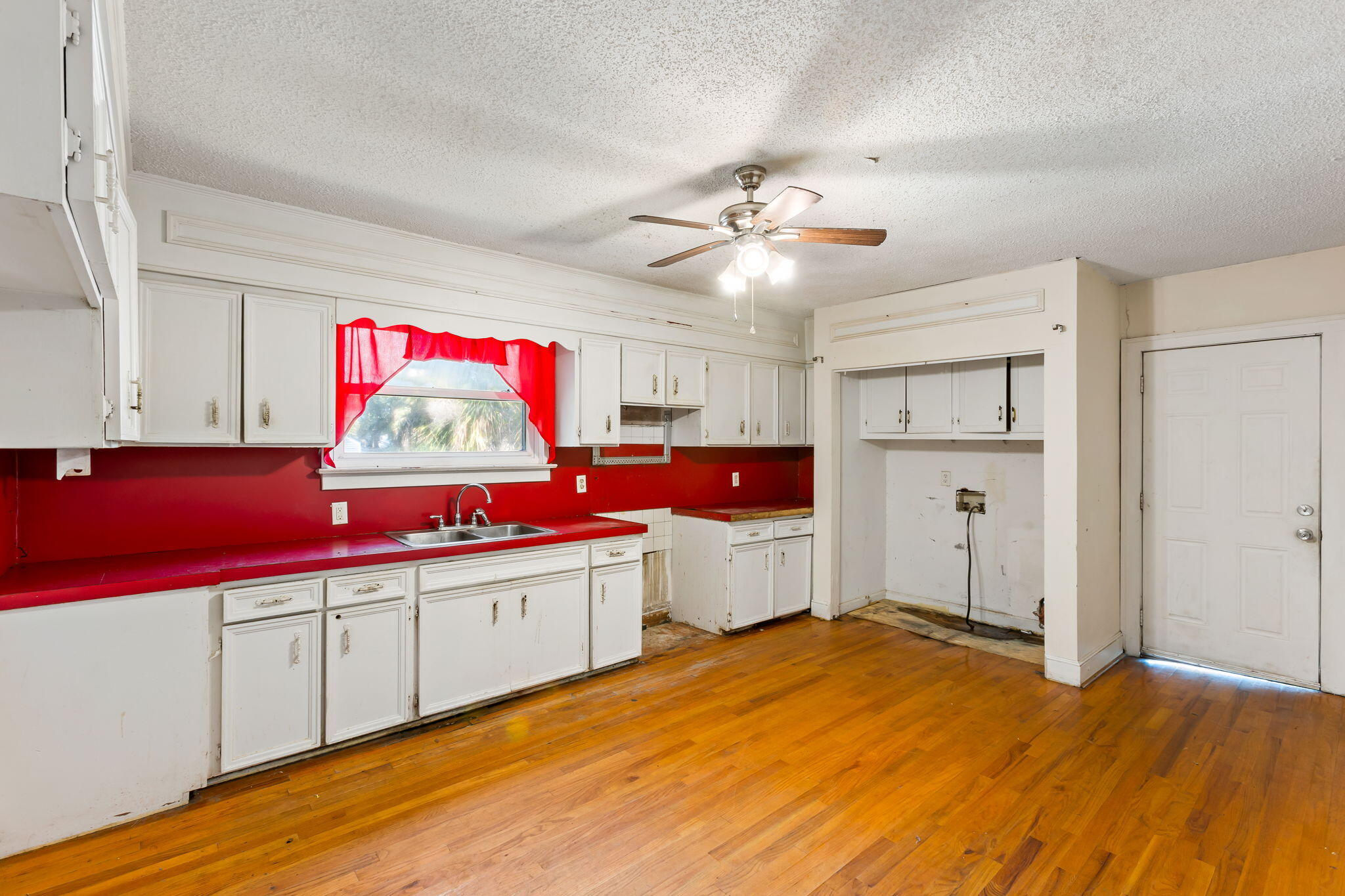 8 Riverside Drive Charleston, SC 29403 - Photo 14 of 30 15-web-or-mls-8 Riverside Dr CoastalRE-1