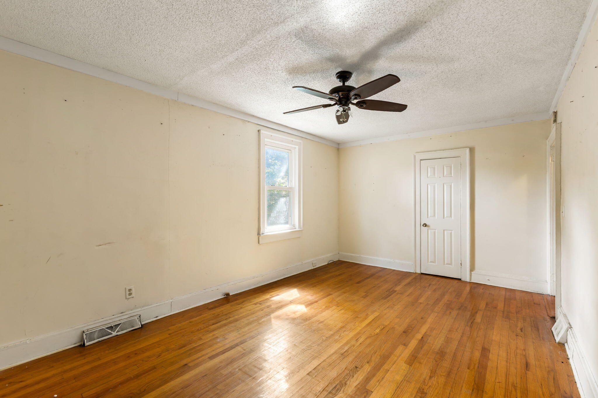 8 Riverside Drive Charleston, SC 29403 - Photo 17 of 30 18-web-or-mls-8 Riverside Dr CoastalRE-8