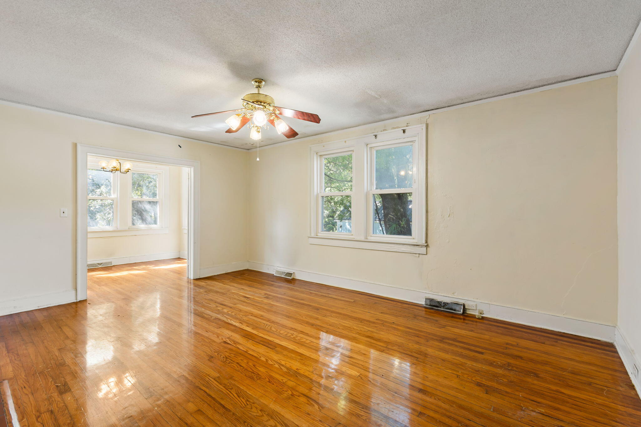 8 Riverside Drive Charleston, SC 29403 - Photo 6 of 30 7-web-or-mls-8 Riverside Dr CoastalRE-24