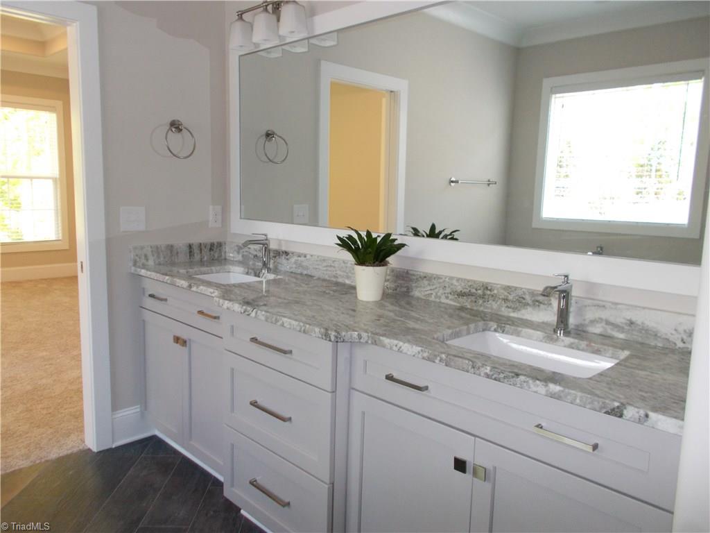 5065 Bennington Way High Point, NC 27262 - Photo 10 of 22 Gallery Image 10