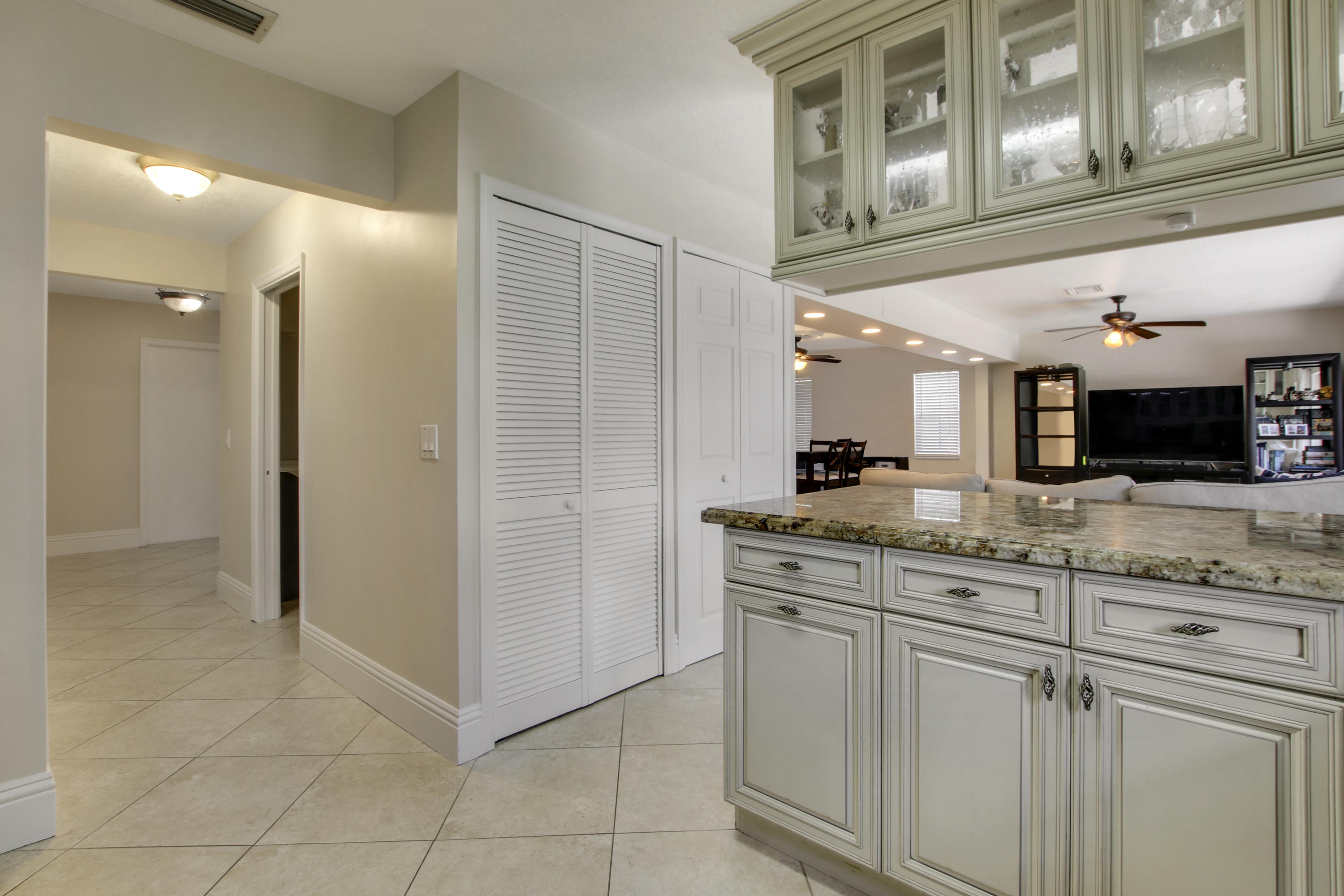 21440 Sawmill Court Boca Raton, FL 33498 - Photo 11 of 33 House-13
