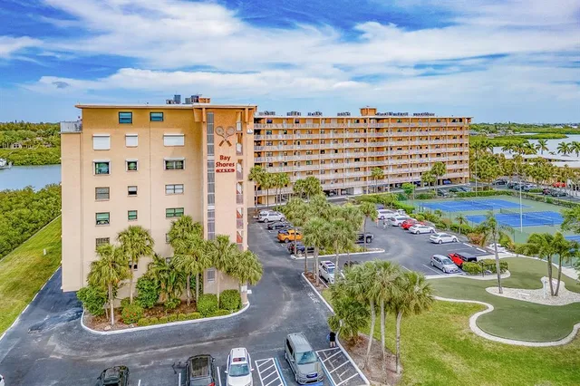 $3,000 | 19451 Gulf Boulevard, Unit 604, Indian Shores, FL 33785