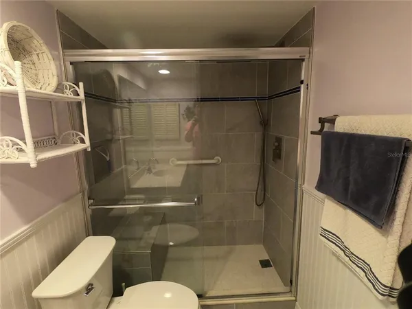 a bathroom with a toilet and a shower