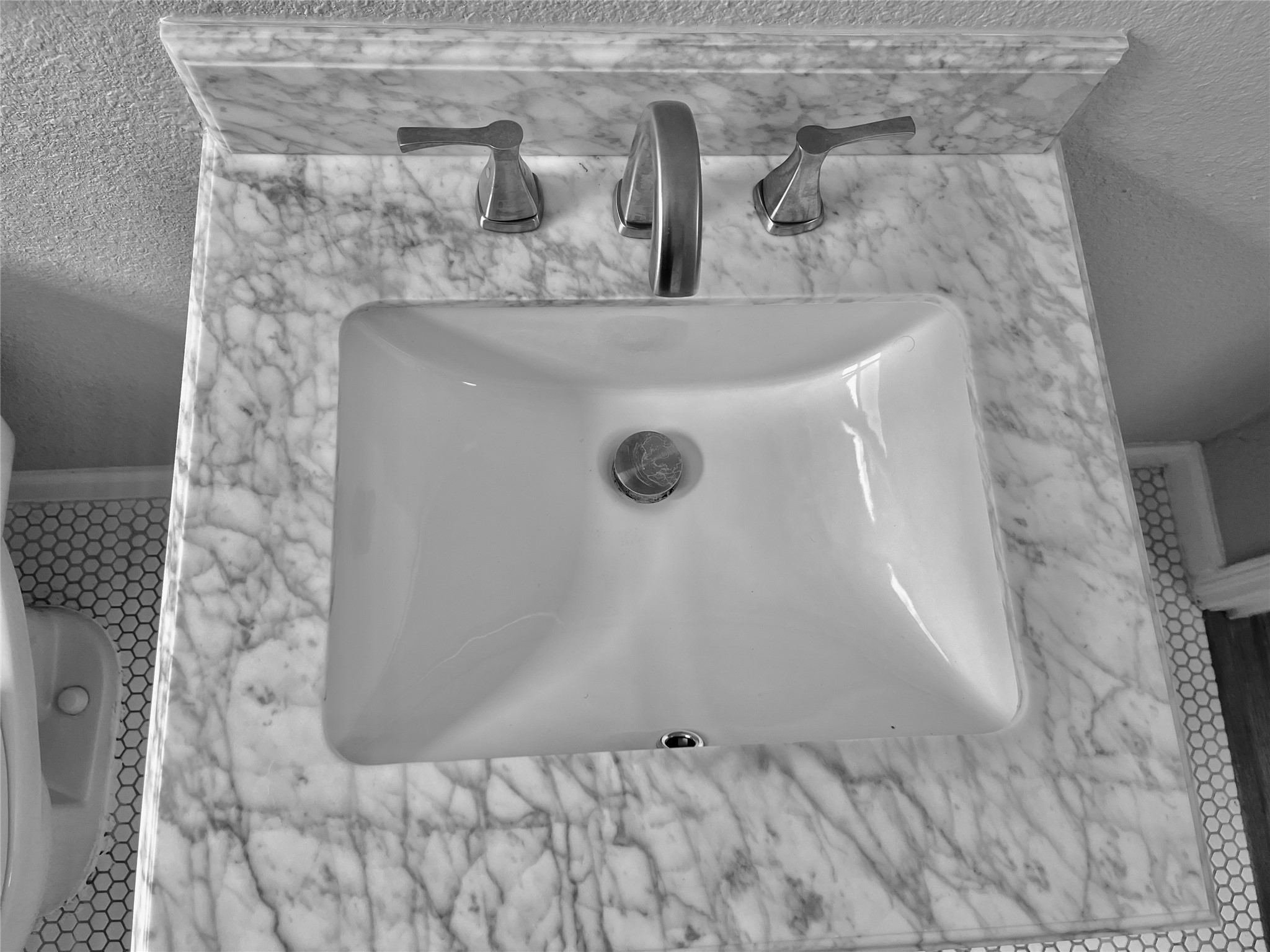 6674 Sylvan Road Houston, TX 77023 - Photo 12 of 17 a close view of sink