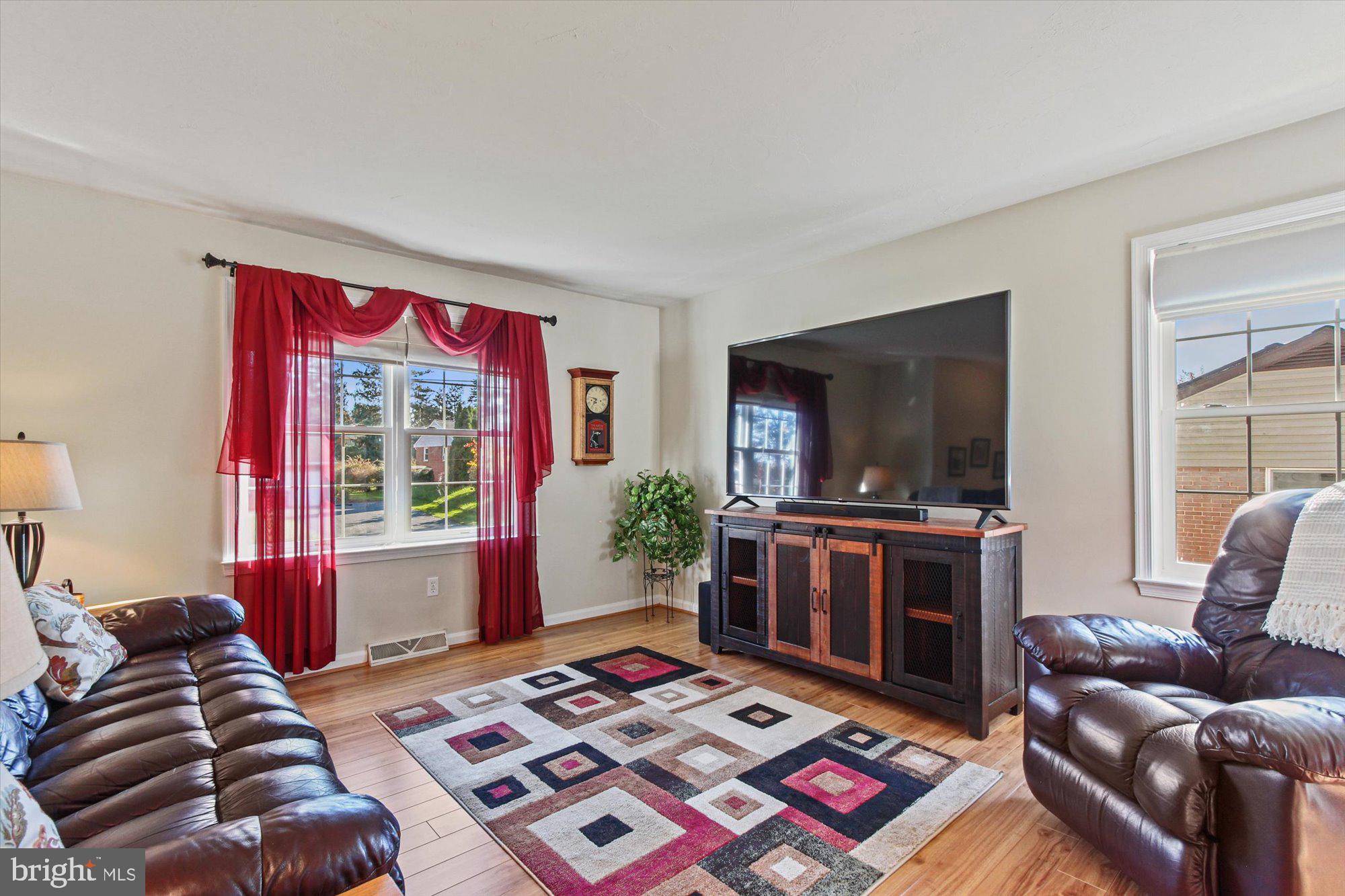 2351 Sycamore Road York, PA 17408 - Photo 4 of 32