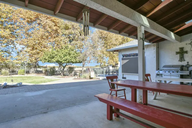 a view of a livingroom with furniture and a garage