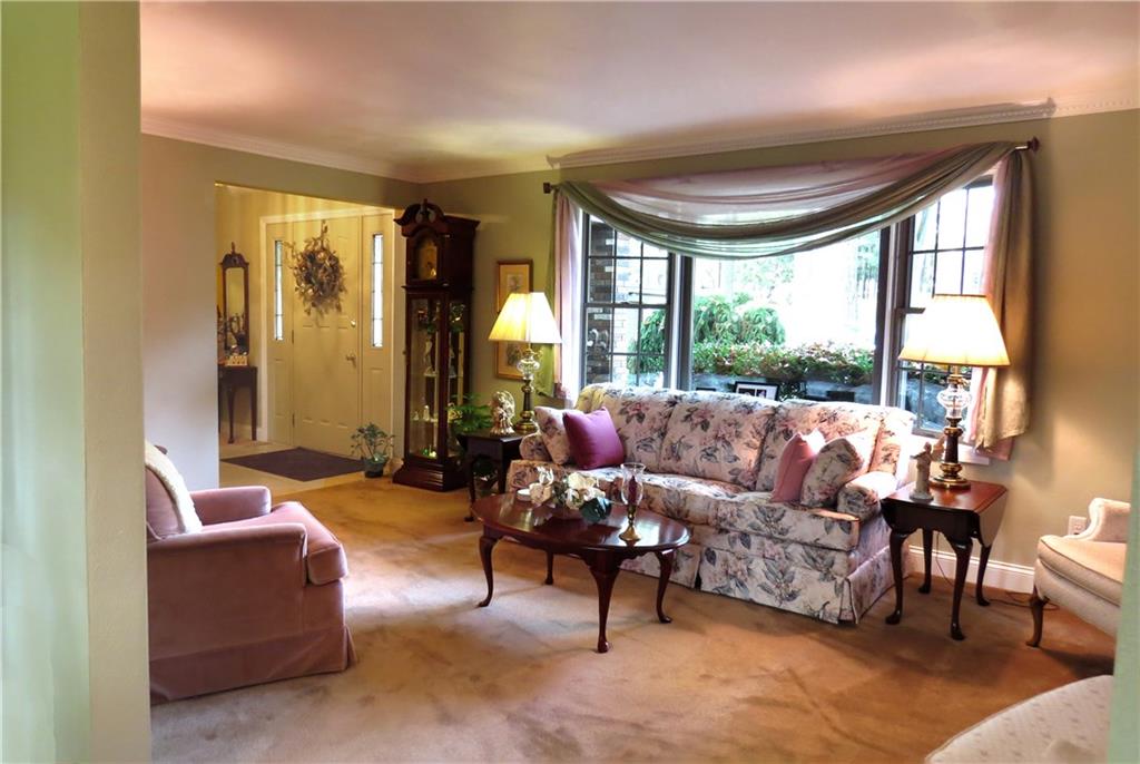 306 Holyoke Road Butler, PA 16001 - Photo 4 of 25