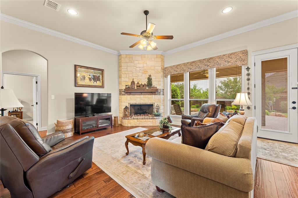 283 Briarleaf Circle Hewitt, TX 76643 - Photo 9 of 39