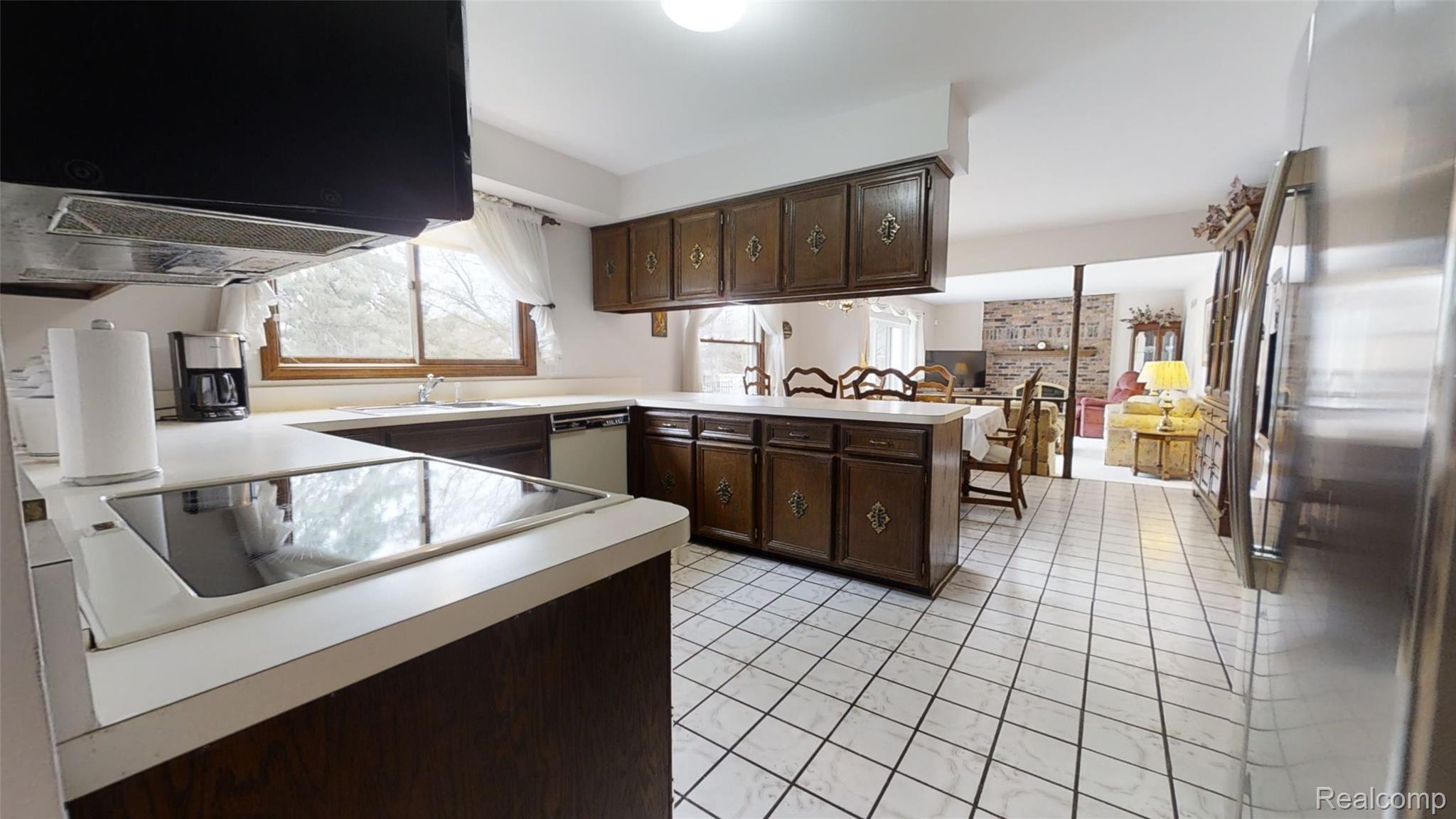 17635 Wayne Road Livonia, MI 48152 - Photo 9 of 31 Kitchen