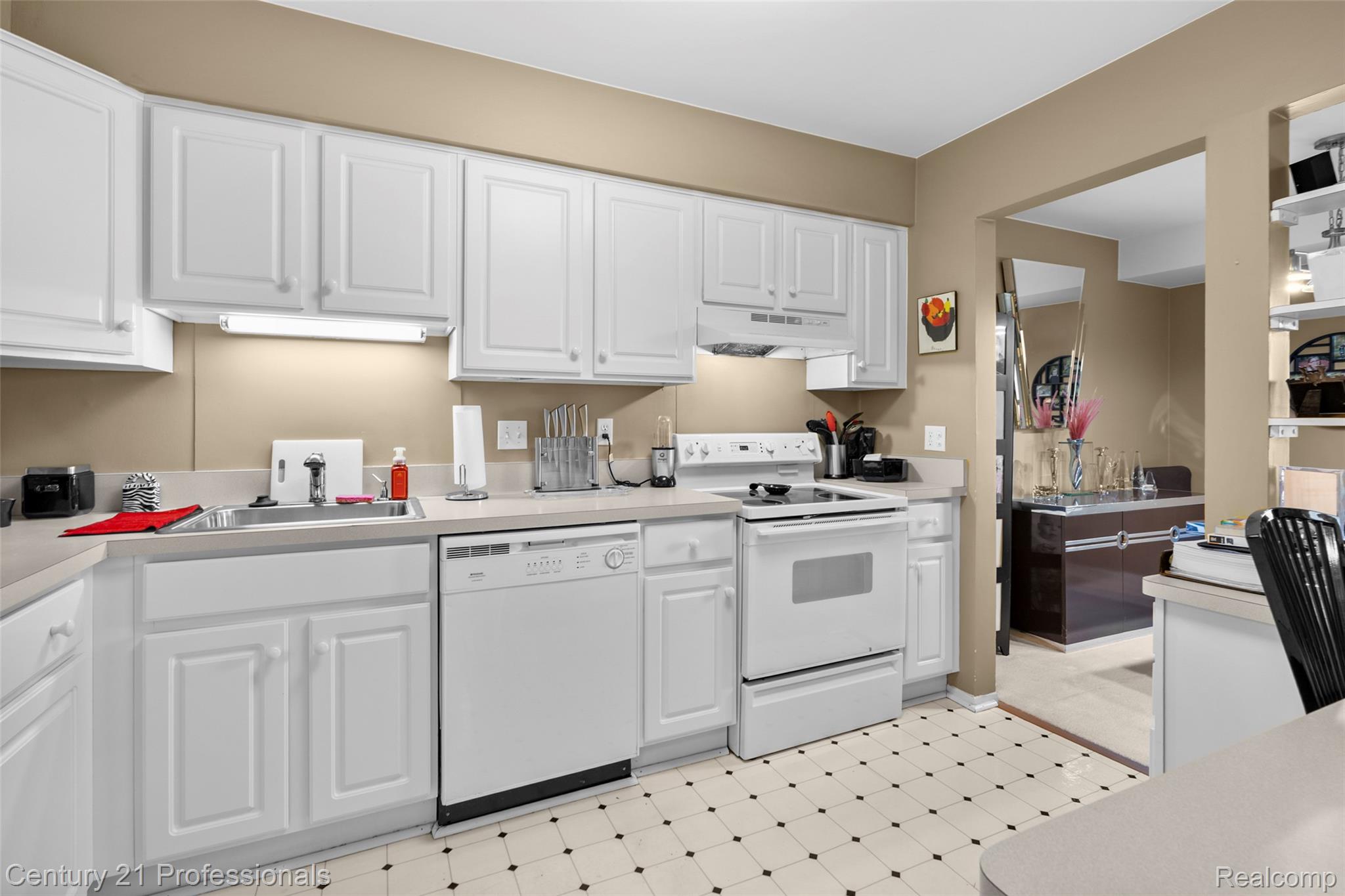 30515 West 14 Mile Road, Unit 26 Farmington, MI 48334 - Photo 14 of 24 DSC_2397.jpg