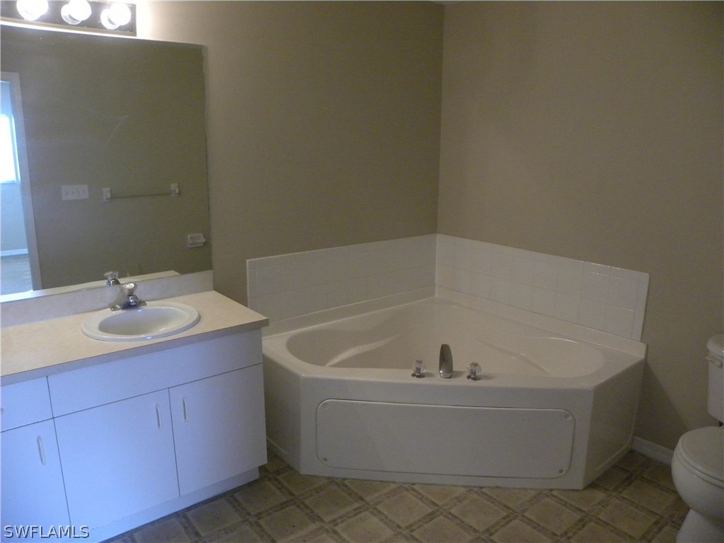 818 Rocaille Avenue Fort Myers, FL 33913 - Photo 9 of 15 Gallery Image 9