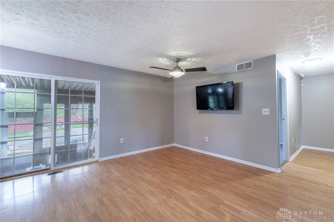 1255 East Westbrook Road Clayton, OH 45415 - Photo 9 of 34